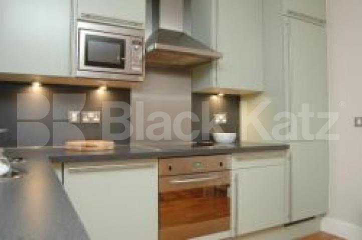 			1 Bedroom, 1 bath, 1 reception Flat			 Pepys Street, TOWER HILL EC3N